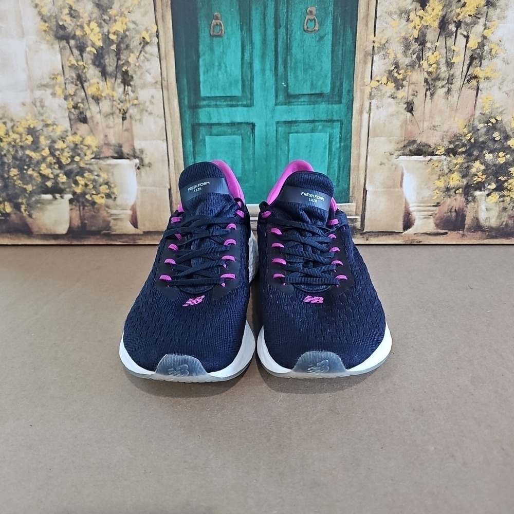 New Balance Fresh Foam Lazr v2 Women's Athletic Running Gym Shoes Size 9 Blue - Picture 2 of 8